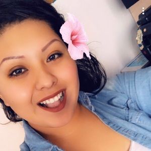 Meet your Posher, Pilar